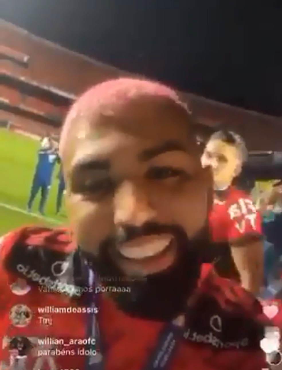 Gabigol, do Flamengo, tira onda com Thiago Galhardo, do Inter — Foto: Reprodução