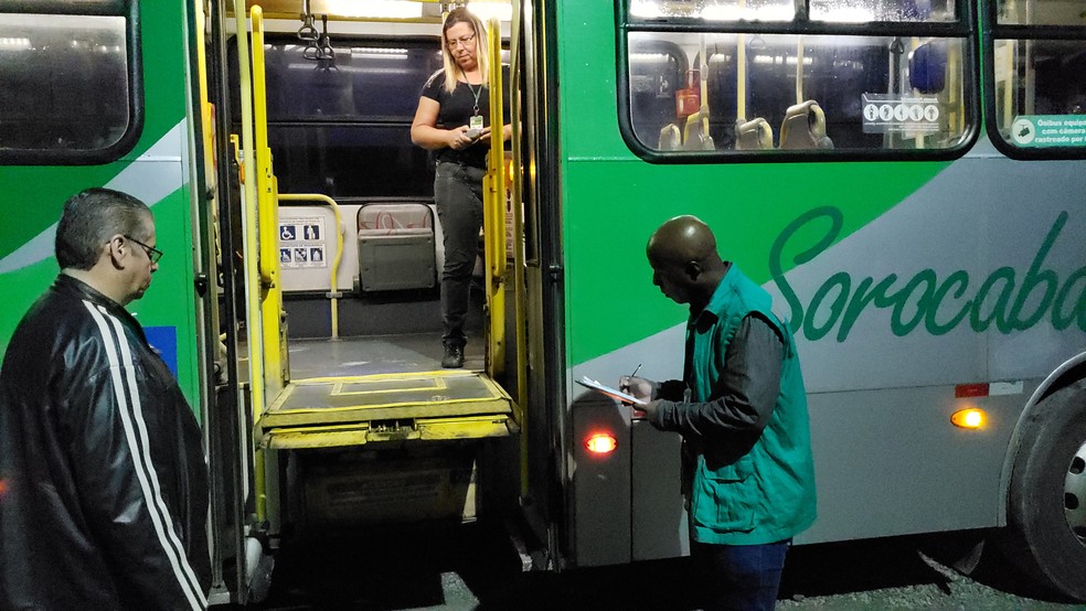 Fiscais da Urbes fizeram vistoria surpresa em Ã´nibus do transporte coletivo de Sorocaba â Foto: Urbes/DivulgaÃ§Ã£o