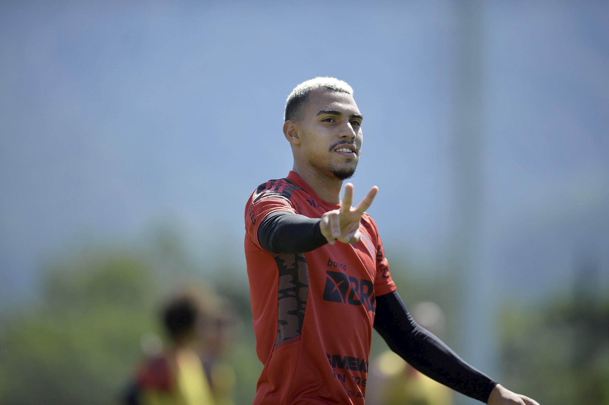 Ação contra o Flamengo por renovação de Matheuzinho divide especialistas; entenda