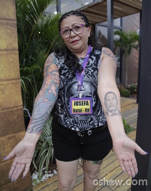 Josefa coleciona tattos pelo corpo e é apelidada de 'mainha dos tatuadores' (Foto: Domingão do Faustão/ TV Globo)