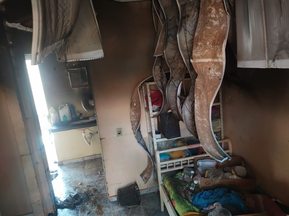 Causas do incêndio são desconhecidas — Foto: Corpo de Bombeiros/Divulgação