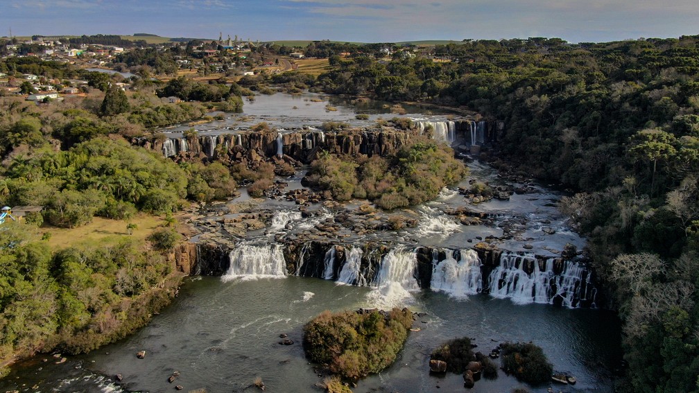 Visita a cachoeiras proporciona belas paisagens em todas as regiões de SC; veja opções Verão