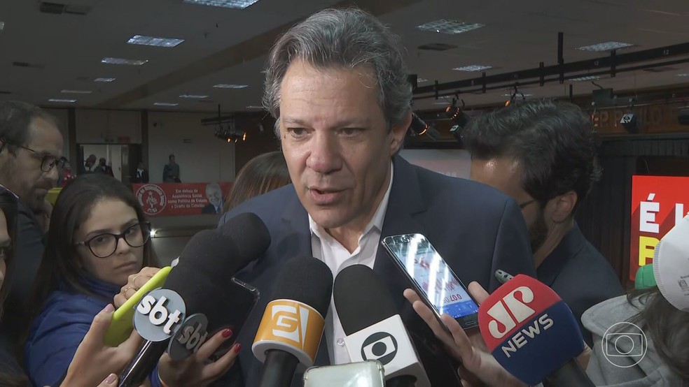 O candidato do PT ao governo de SP, Fernando Haddad, em evento nesta segunda-feira (5) na capital paulista. — Foto: Reprodução/TV Globo