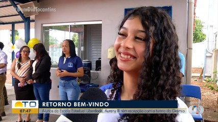 Grêmio estudantil recebe alunos no retorno às aulas em escola de Palmas