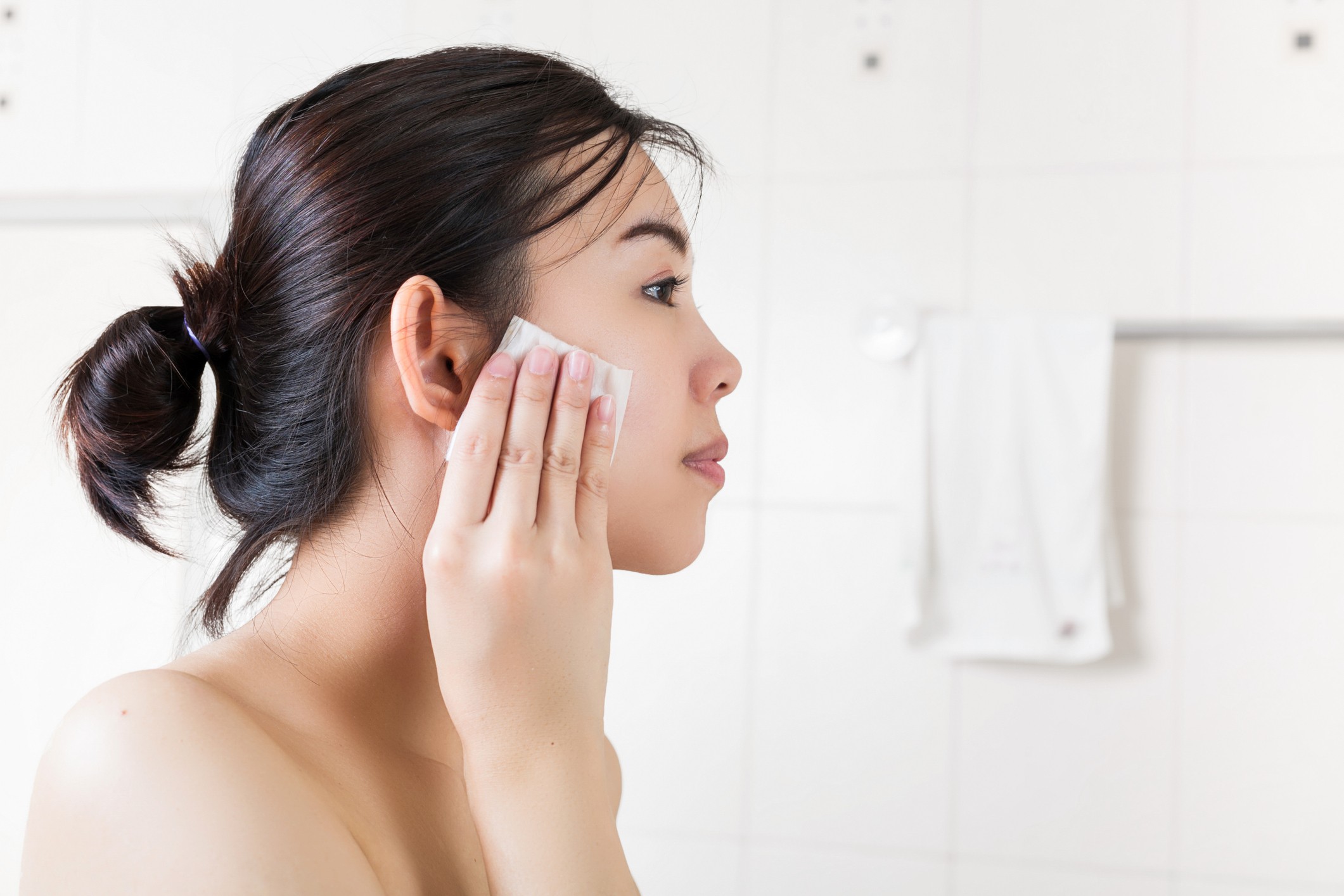 O tônico facial equilibra o pH da pele (Foto: Getty Images)