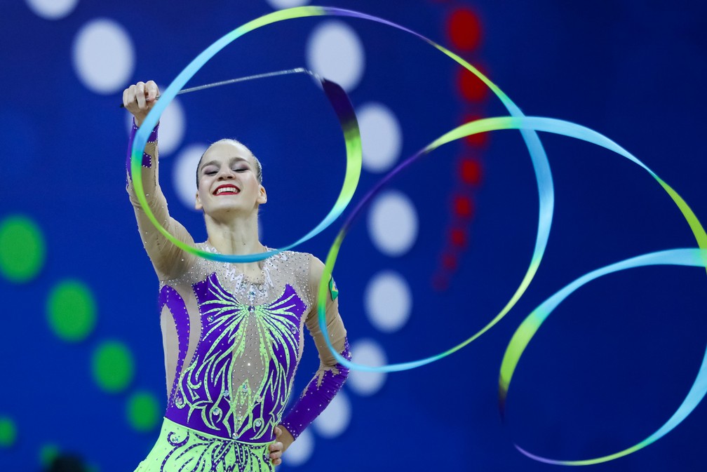 Com 15 anos, Karine Walter fez sua estreia em Mundiais (Foto: Ricardo Bufolin/CBG)