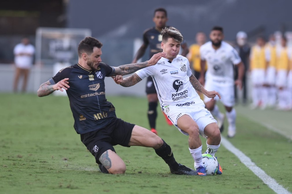 Soteldo em ação contra o Ceará — Foto: Ivan Storti / Santos FC