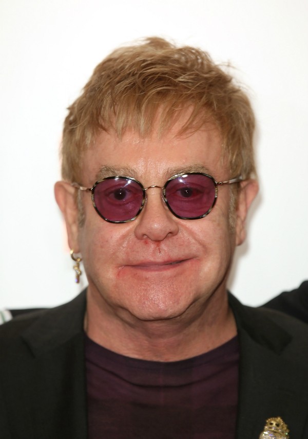 O músico Elton John teve namoradas e foi casado durante quatro anos com uma mulher (Foto: Getty Images)