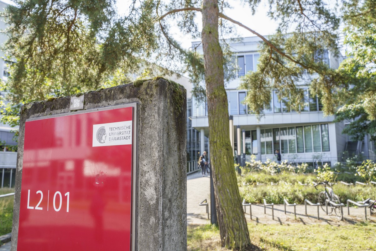 Polícia alemã investiga 7 casos de envenenamento em universidade