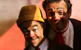 Os palhaços Padoca (Fernando Sampaio) e Agenor (Domingos Montagner), que formavam a dupla "La Mínima", do Circo Zanini (2005) (Foto: Jefferson Coppola/Folhapress )