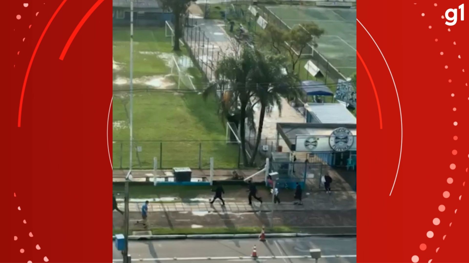 VÍDEO: grupo armado com facas invade CT de escolinha do Grêmio, rende seguranças e rouba faixas em Porto Alegre, diz BM