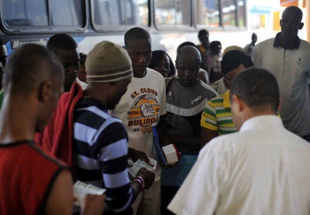 Imigrantes haitianos que chegam ao Brasil (Foto: Marcello Casal Jr./ABr)