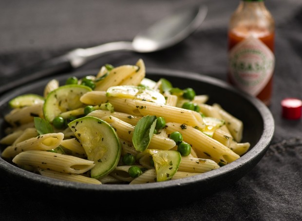 Receita sem carne: aprenda a fazer salada de macarrão com abobrinha - Casa  e Jardim | Receitas