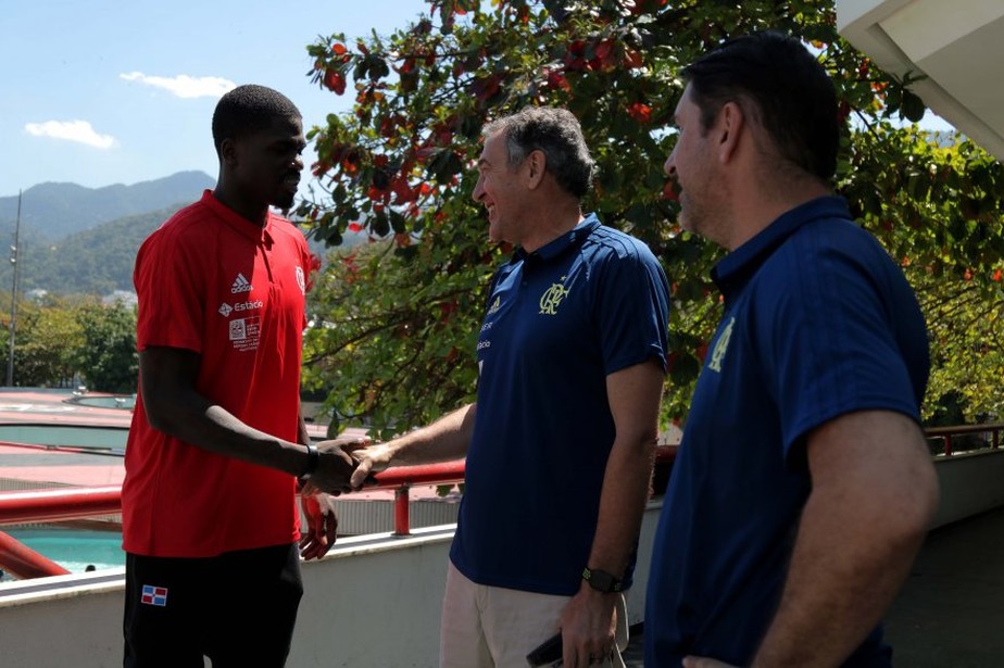 Reforço do Flamengo, americano MJ Rhett mantém sonho do pai pela NBA