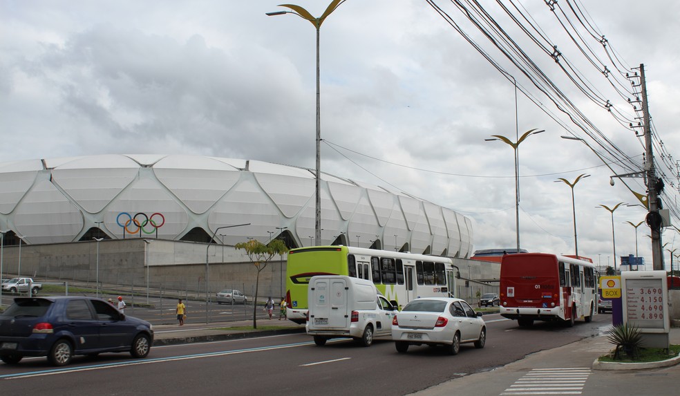 Entorno da Arena da Amazônia recebe grande quantidade de ônibus que circulam pela cidade (Foto: Patrick Marques/G1 AM)