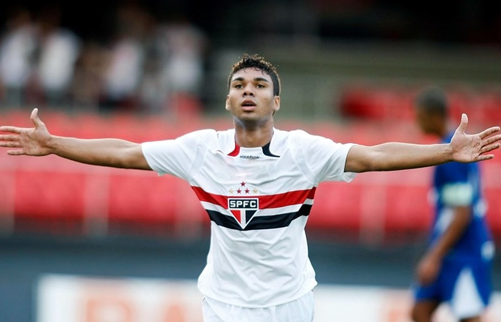 Casemiro em ação na base do São Paulo — Foto: Rubens Chiri / saopaulofc.net