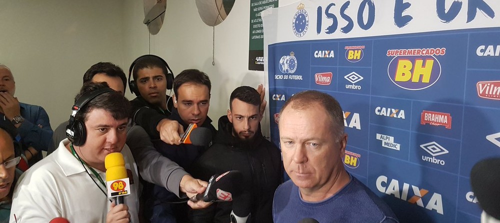 Mano defende zaga e promete: No próximo jogo não vai tomar três gols