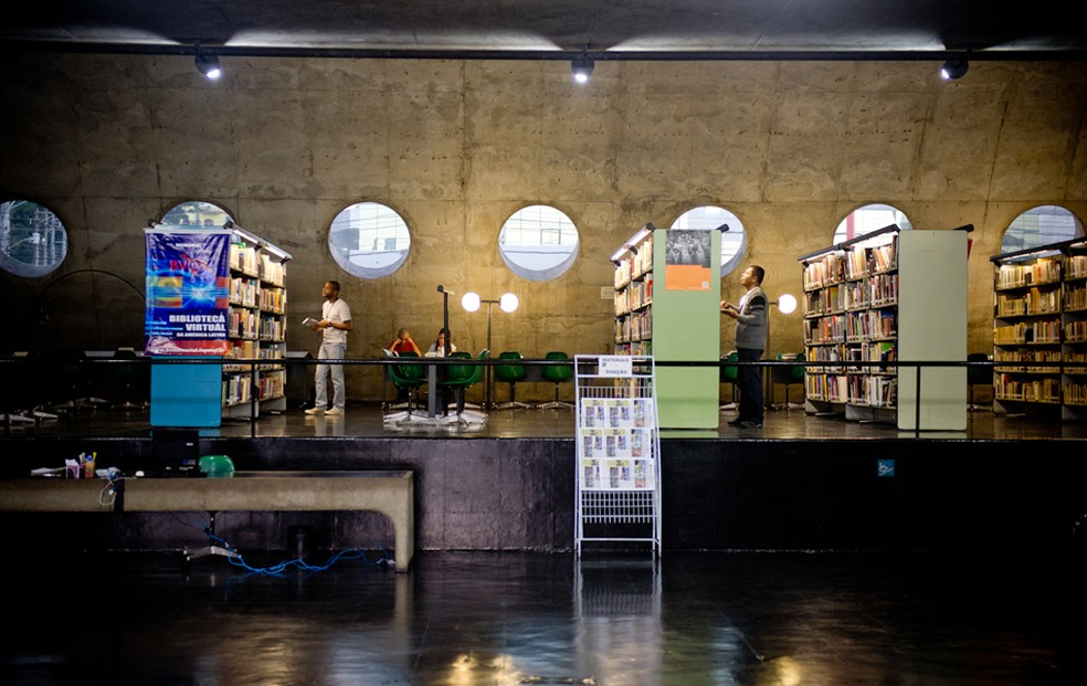Biblioteca do memorial da América Larina — Foto: Raul Zito/G1