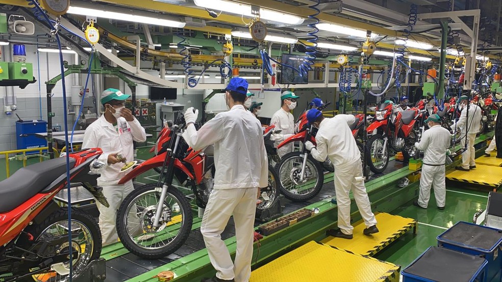 Linha de produção de motocicletas no Polo Industrial de Manaus (PIM). Funcionários da Moto Honda. — Foto: Foto: Josney Benevuto/Rede Amazônica