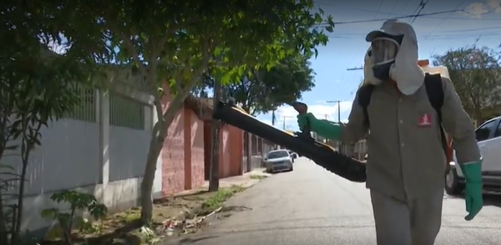 Agentes só vão para as regiões que estão em situação de alerta que registram muitos casos de dengue — Foto: Reprodução/Rede Amazônica Acre
