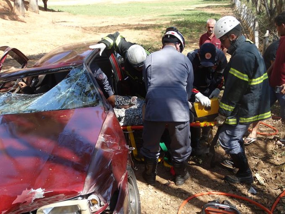 Acidente na MG-265 entre Muriaé e Miraí (Foto: Silvan Alves/Arquivo Pessoal)