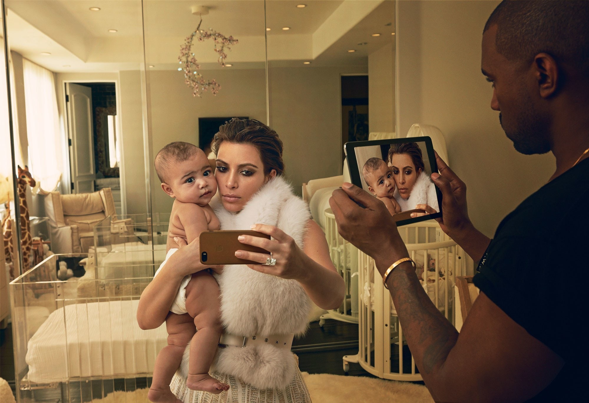 Kim Kardashian, North West e Kanye West (Foto: Annie Leibovitz/ Vogue America)