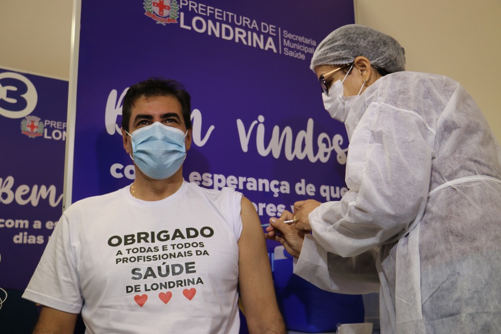 prefeito de londrina recebe a primeira dose contra a covid 19 norte e noroeste g1