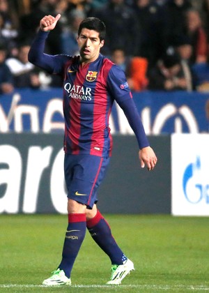 Suarez comemora gol do Barcelona contra o Apoel (Foto: Agência AFP )