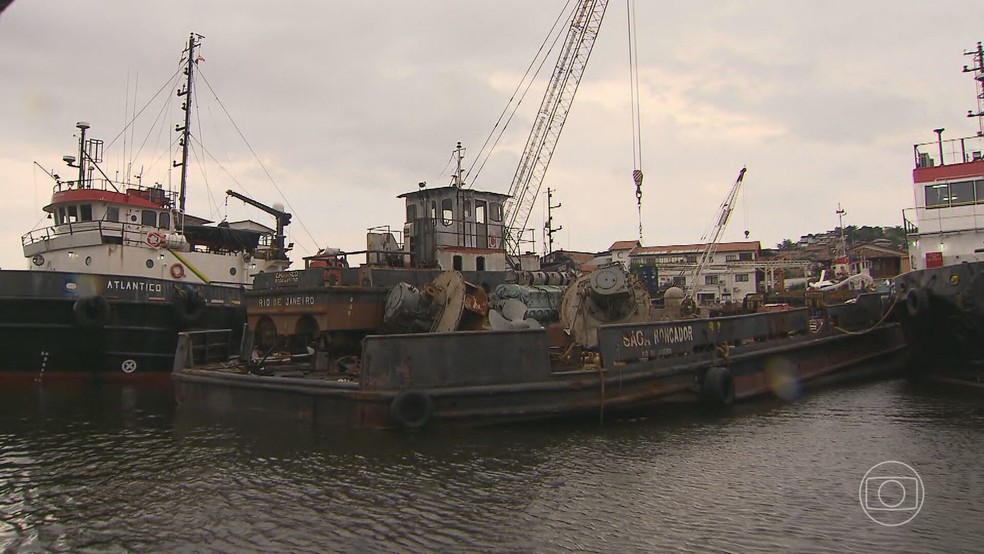 O Canal de São Lourenço, conhecido como o cemitério de navios da Baía de Guanabara, está localizado entre os municípios de Niterói e São Gonçalo — Foto: Reprodução TV Globo