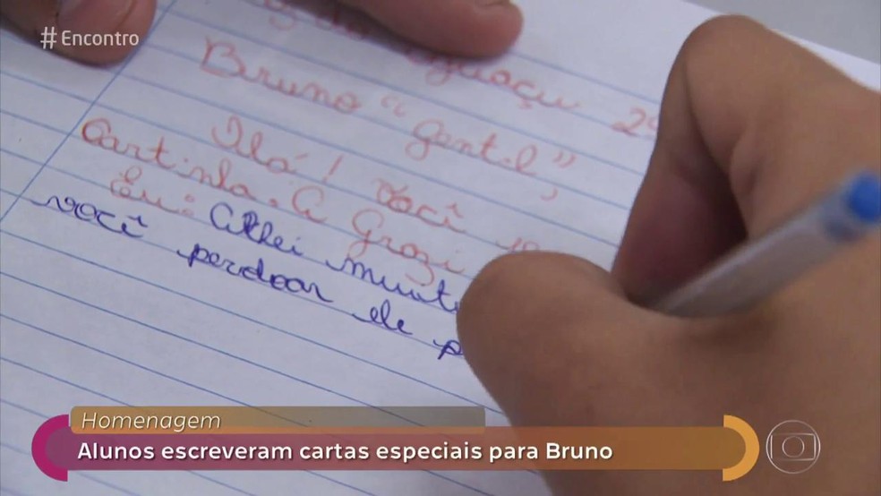 Bruno recebeu várias cartas sobre perdão, gentileza e  problemas com bullying de outros jovens  — Foto: TV Globo 