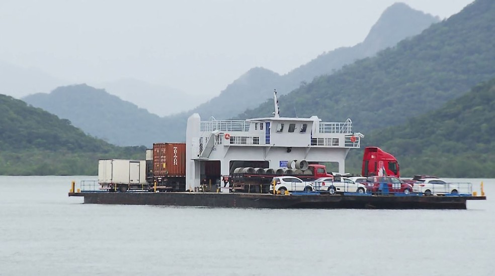 Ferry-boat no litoral do Paraná — Foto: Reprodução/RPC