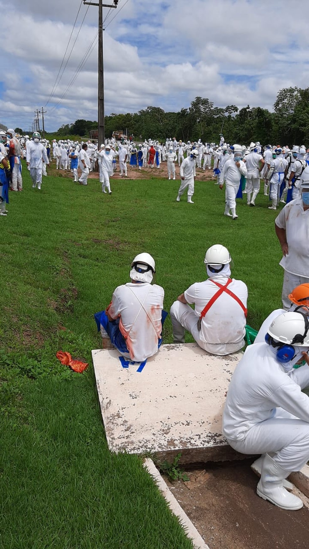 Após vazamento de amônia, produção em frigorífico de RO é suspensa  — Foto: Divulgação/Corpo de Bombeiros