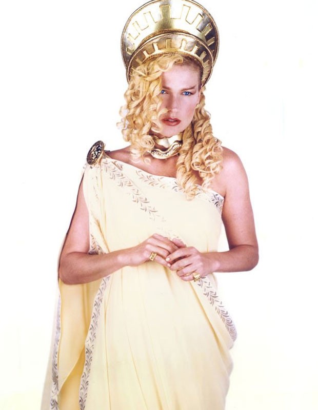 Xuxa caracterizada como deusa grega (Foto: Reprodução/Site Oficial)