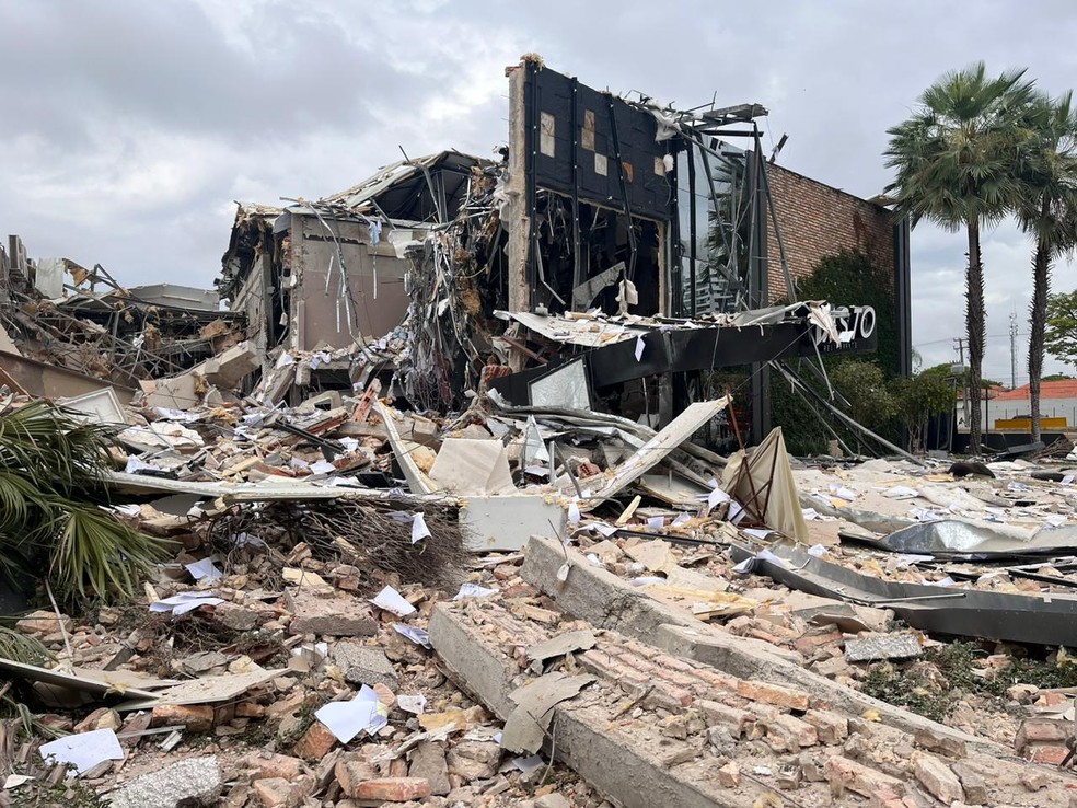 Restaurante ficou completamente destruído com explosão — Foto: Reprodução