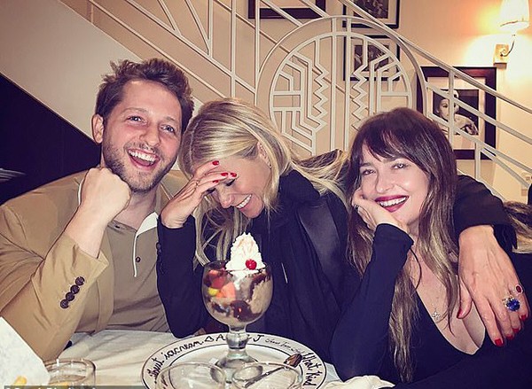 Gwyneth Paltrow, Dakota Johnson e Derek Blasberg (Foto: Instagram)