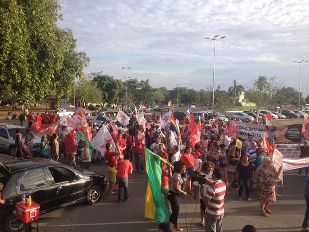 Manifestação pró-Dilma ocorre no Centro Cívico de Boa Vista (Foto: Jackcson Félix/ G1)