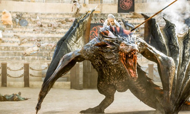 Daenerys Targaryen e seu dragão (Foto: Reprodução)