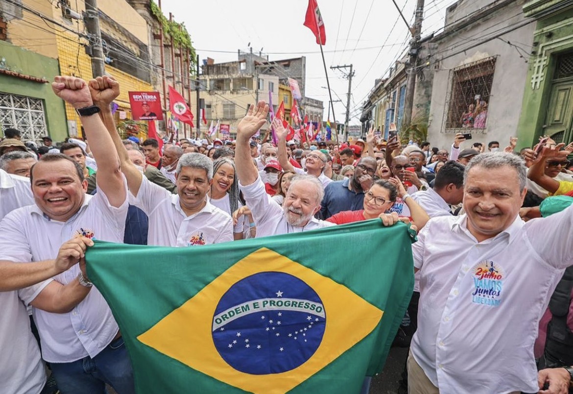 Lula (PT) caminhou pelas ruas de salvador com Alckmin, Rui Costa, Jerônimo Rodrigues e Jacques Wagner. Foto: Divulgação