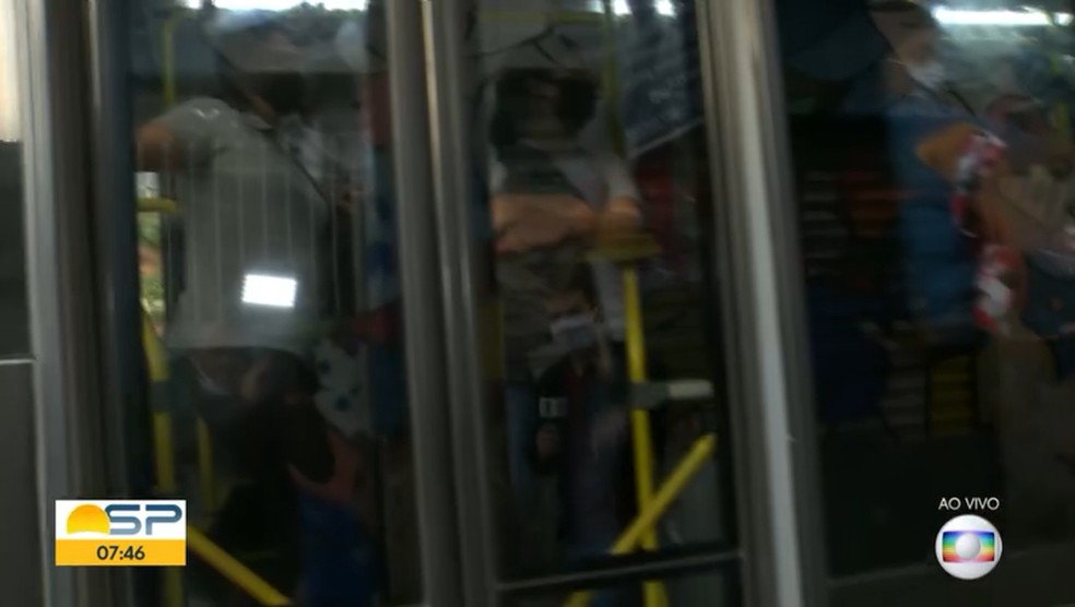 Ônibus lotado em Guaianases no dia 10 de junho — Foto: Reprodução/TV Globo