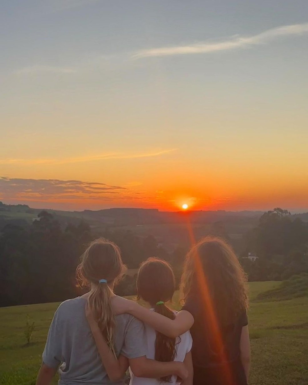 Por do sol em família de filha e sobrinhas de Gisele Bünchen — Foto: Reprodução/Instagram
