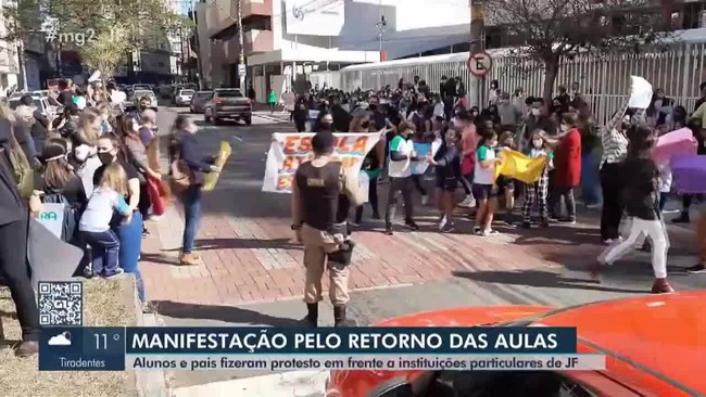 Volta às aulas presenciais: alunos e pais da rede particular protestam em Juiz de Fora