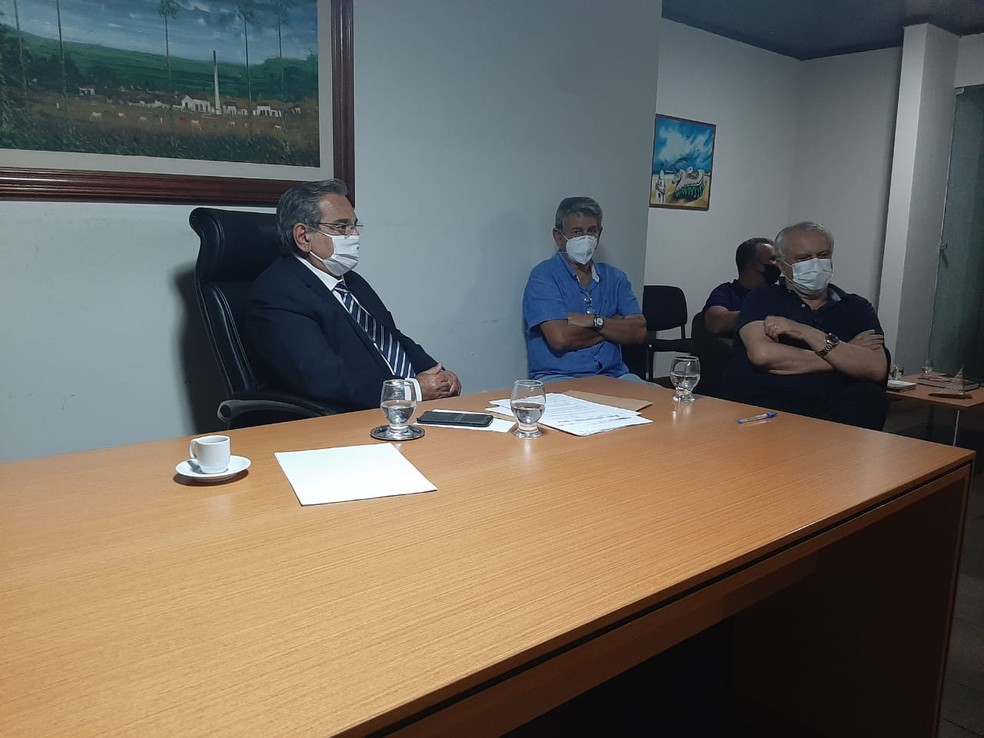 Comitê Científico Municipal se reuniu na prefeitura de Natal na noite desta quinta-feira (18) — Foto: Samuel Florêncio