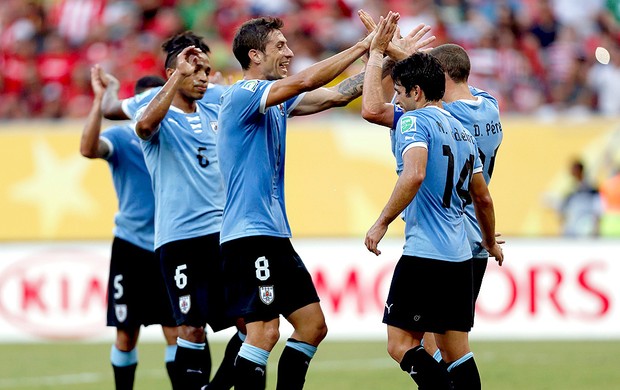 Diego Perez gol Uruguai jogo Taiti (Foto: Reuters)