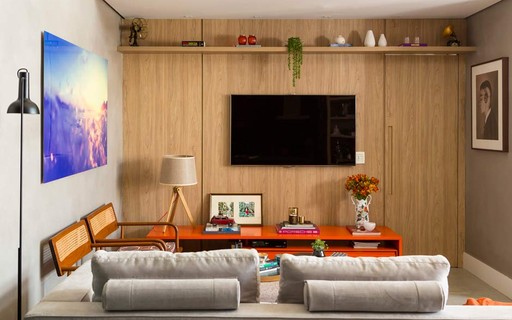 Casa e Jardim responde: O painel da TV deve ser proporcional ao sofá ...