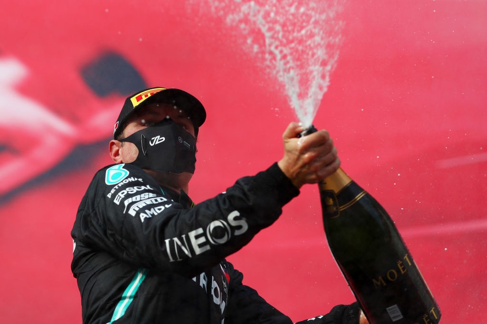 Valtteri Bottas comemora segundo lugar no GP da Emilia-Romagna  — Foto: Dan Istitene - Formula 1/Formula 1 via Getty Images