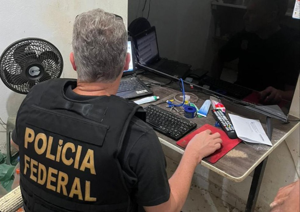 Operação da PF cumpre mandado de busca e apreensão contra suspeito de exploração sexual infantojuvenil por meio da internet. — Foto: Polícia Federal/ Divulgação