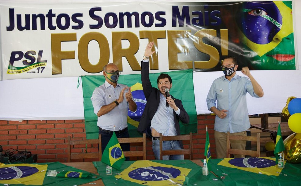 Sargento Osmar Chile com o deputado federal Júnior Bozzella e o pré-candidato a prefeito de Jundiaí Marcus Dantas — Foto: Divulgação/ PSL de Jundiaí 