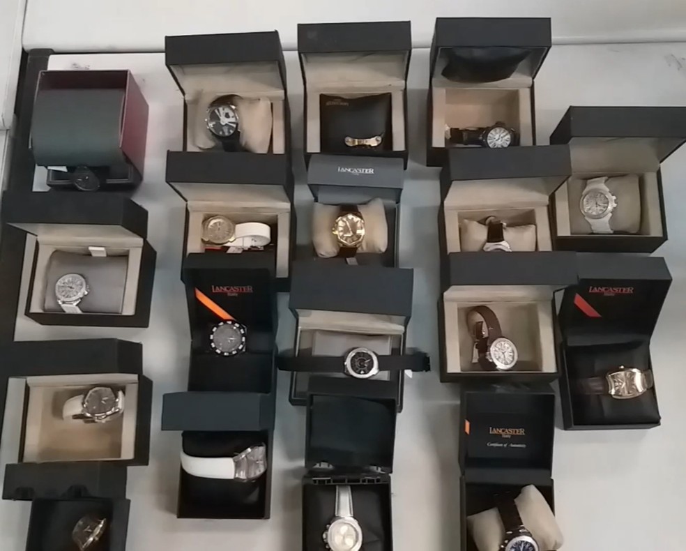Relógios estão entre produtos leiloados pela Receita em Salvador  — Foto: Divulgação/Receita Federal 