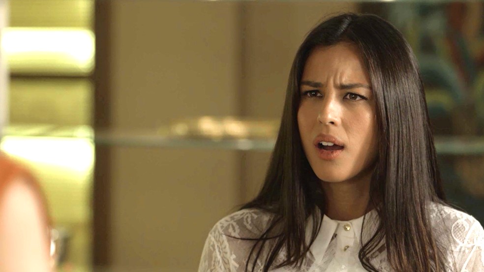 Laura (Yanna Lavigne) fica furiosa com novo fracasso de Sampaio (Marcello Novaes), na novela 'O Sétimo Guardião' — Foto: TV Globo