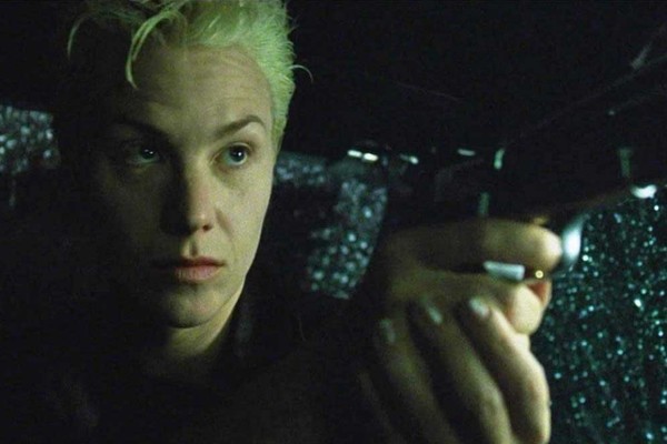 A personagem Switch, interpretada pela atriz australiana Belinda McClory, em Matrix (1999) (Foto: Reprodução)